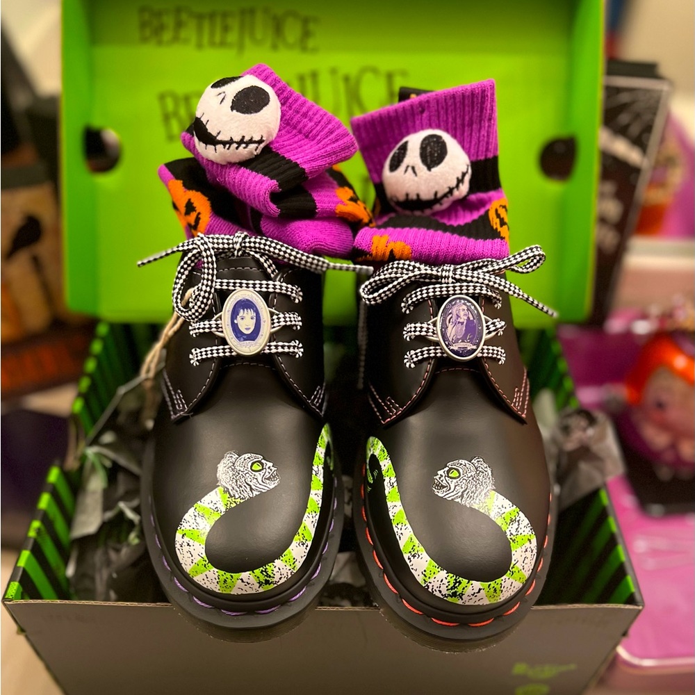 🖤💚🤍🖤💚🤍Authentic Dr. Marten Oxford Boots! SERIOUS INQUIRIES ONLY!💜💚🤍🪲💀